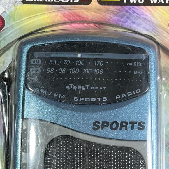 Street Beat Vintage AM/FM Sports Radio (NEW IN PACKAGE) - Picture 2 of 3